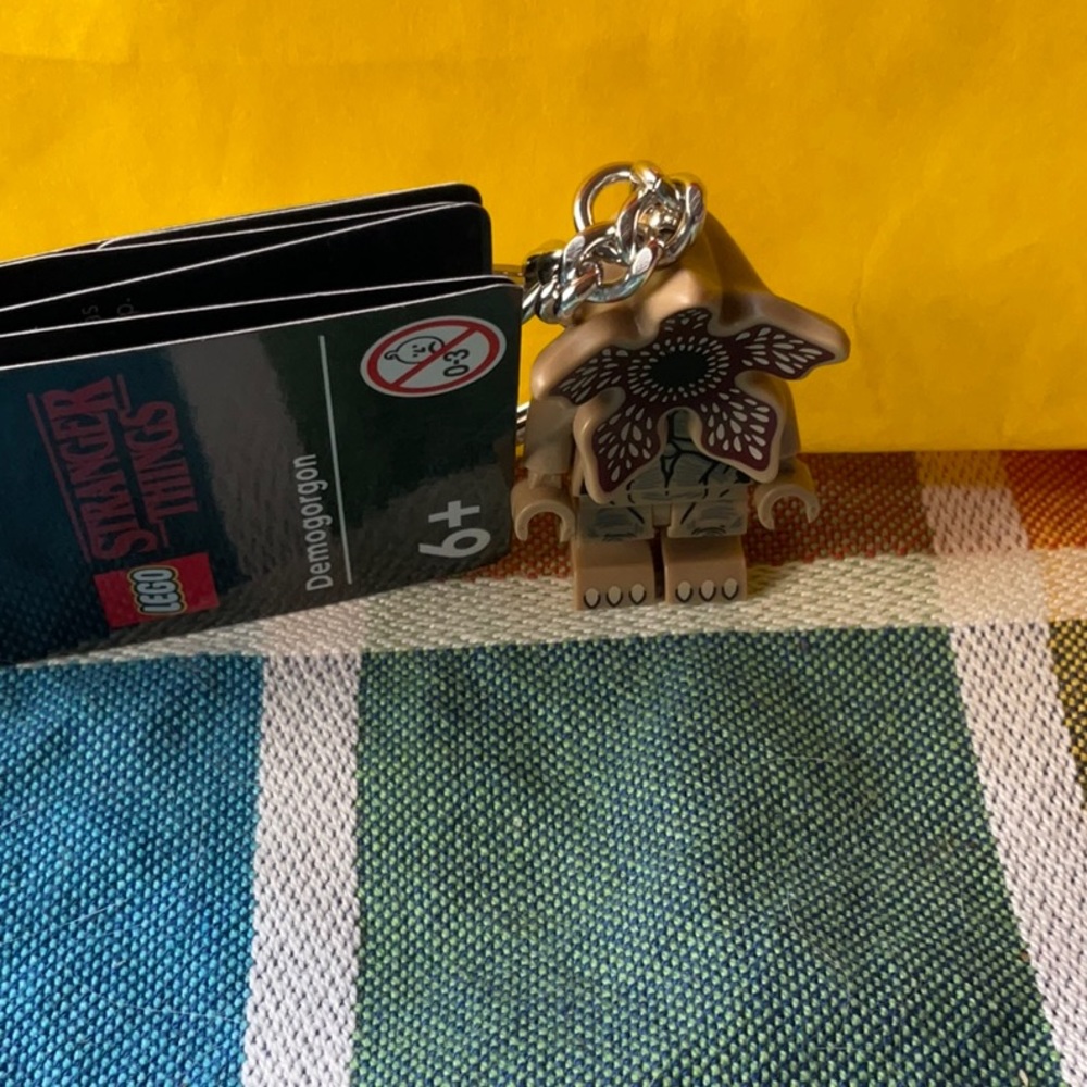 RARE 🪰 LEGO STRANGER THINGS DEMOGORGON  KEY CHAIN 🪰  NWT🪰 - Picture 13 of 16